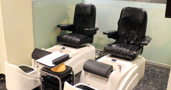 67% off Rs 1999 only for Whitening Facial + Full Body Wax + Full Body Massage from Le Reve Beauty Lounge Gulberg Lahore.