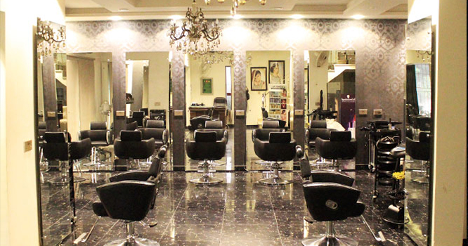 53% off, Rs 6999 only for LOreal Hair Xtenso or Hair Rebonding + LOreal Hair Treatment at Le Reve Beauty Lounge Gulberg, Lahore.