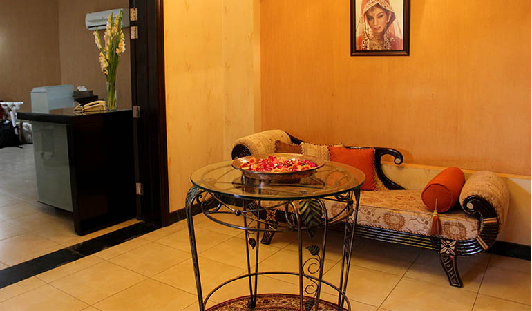 For your fresh look! 72% OFF, Rs 1999 Only for Whitening Facial + Whitening Bleach + Whitening Polisher + Neck Bleach with Polish + Whitening Manicure with Polisher + Whitening Pedicure with Polisher + Half Arm Wax + Half Legs Wax + Upper lips Forehead and Chin Threading by Top Beauty Salon & Spa, Wapda town, Lahore.