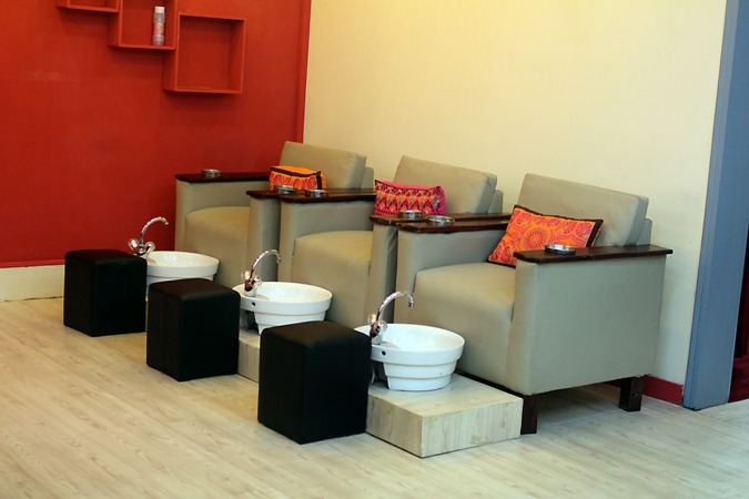 67% off Rs 2499 only for Full Body Wax + Full Body Massage + Full Body Scrubing at She-Zone Beauty Salon, bismillah housing scheme, Lahore.