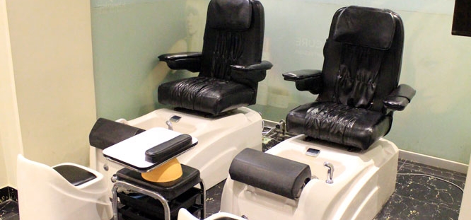83% OFF, Rs 1299 only for Whitening Facial + Skin Glowing Polisher + Whitening Manicure with Polisher OR Whitening Pedicure with Polisher + Head, Neck & Shoulder Massage + Threading (Upper Lips & Eyebrows) at LeReve Beauty Lounge Gulberg, Lahore.