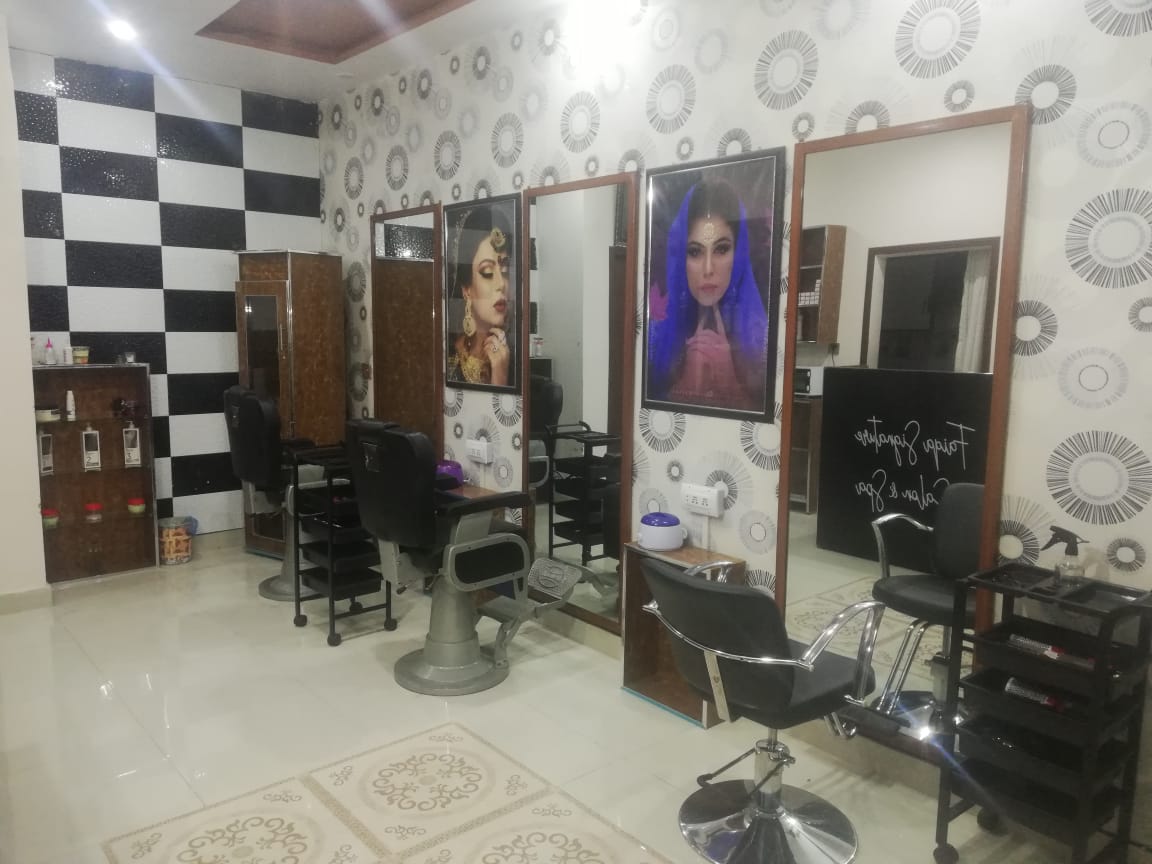 72% OFF, Rs 1999 Only for Whitening Facial + Whitening Bleach + Whitening Polisher + Neck Bleach with Polish + Whitening Manicure with Polisher + Whitening Pedicure with Polisher + (Half Arm Wax/Half Legs Wax  OR Haircut OR Hair Protein Treatment) + Upper lips Forehead and Chin Threading at Faiqa Signature Salon & Spa Wahdat Road, Lahore.