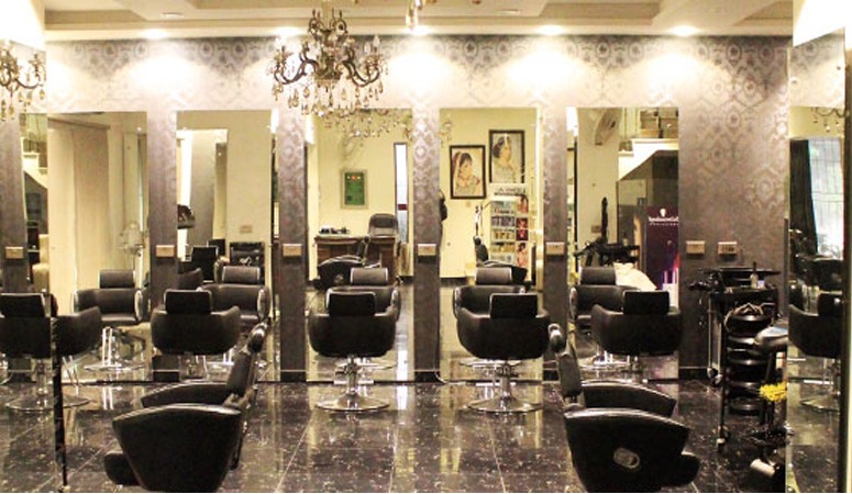 60% OFF, Rs 5500 only for LOreal Professional Ombre/Balayage + Highlights/Lowlights + Hair Wash + Blow Dry + Hair Glossing Treatment at The Beauty Room Salon Gulberg Lahore.