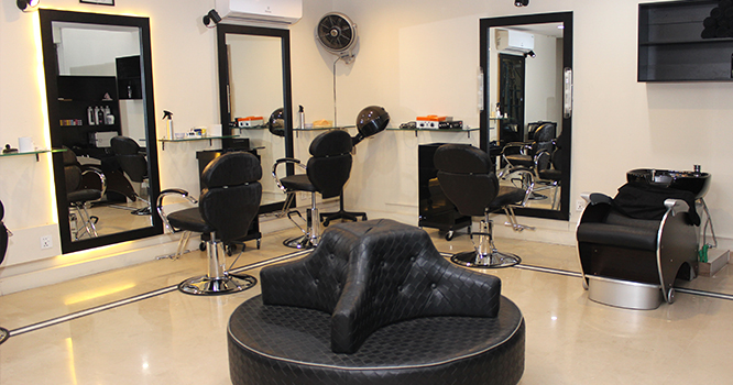 67% off, Rs 1499 only for Dermacos Whitening Facial + Whitening Polisher & Skin Glow + Whitening Manicure + Whitening Pedicure + Hand and Feet massage + Neck and Shoulder massage + Threading (Eyebrows and Upper Lips) by Avalon Beauty Lounge, DHA Lahore.