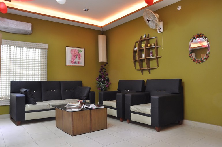 Bridal Makeup + Whitening Facial + Whitening Manicure + Whitening Pedicure + Full Arms and Leg Wax + Hairstyle + Dupatta and Jewelry Setting from Deeda Beauty Saloon