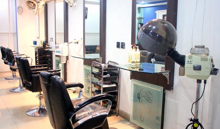 63% OFF, Rs 1499 only for Skin Glowing Whitening Facial + Skin Glowing Polisher + Stylish Hair Cut + Hair Styling + Shave/Beard Trimming + Hair Protein Treatment + Delux Hand Massage, Head, Neck & Shoulder Massage, Threading at Blue Scissor Salon & Studio Johar and Wapda Town Lahore