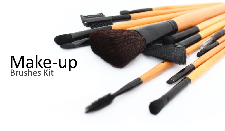 A Set Of 12 Makeup Brushes With Leather Pouch For Rs 999/-