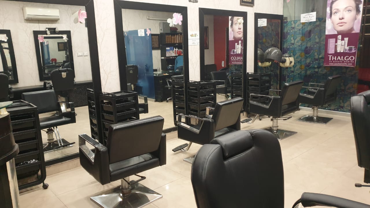 BOOK YOUR FAVOURITE LOOK!
57% OFF, Rs 7999 Only for Highlights/ Lowlights/ OmbrÃ©/ SombrÃ© + Base Color Change + Hair Dye + Deep Conditioning Hair Protein Treatment or Shine Booster Hair Treatment + Haircut with Hair Wash + Blow Dry + Head & Shoulders Massage by Hina Azfar Signature Salon Johar Town, Lahore.
