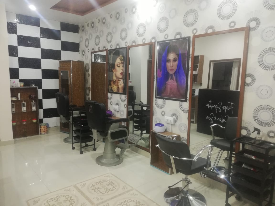 Gold Facial + Whitening Face Polisher + Gold Mask +Whitening Hand & Feet Polisher + Whitening Manicure + Whitening Pedicure with Polisher + Head & Shoulder Massage + Hand & Feet Massage + Threading (Eyebrows & Upperlips) by Faiqa Signature Salon & Spa Rehmanpura, Wahdat Road, Lahore.