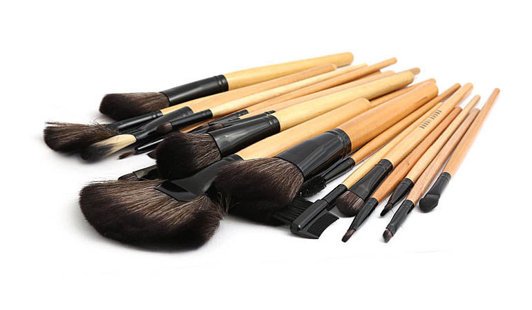 57% off, Rs 1825 only for Bobbi Brown 24 Brushes (Replica)