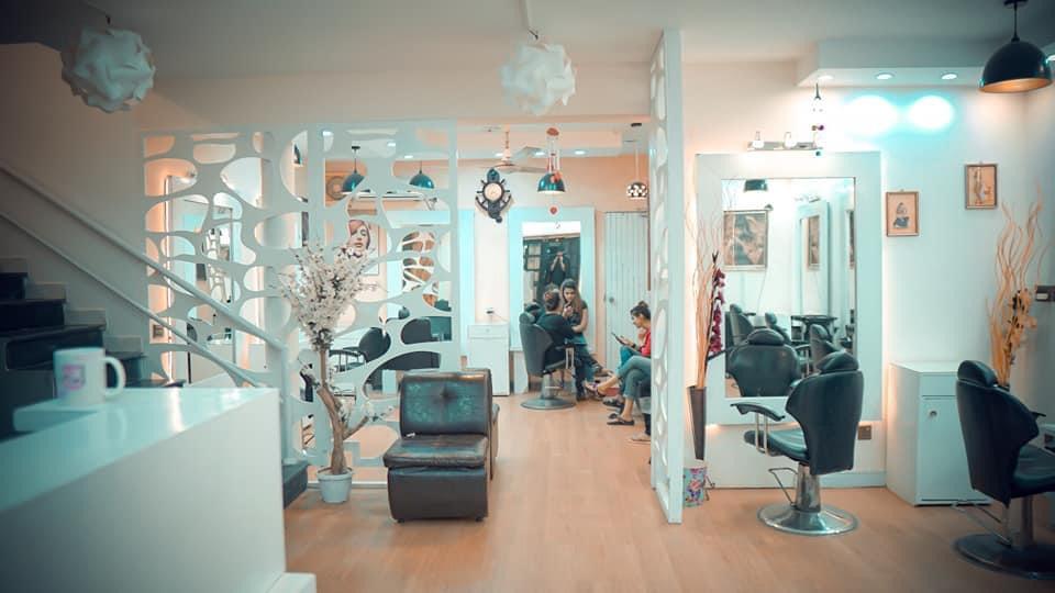 Party Perfectly! Get complete Party Makeup + Hair Style (Straightning or Blow Dry ) + Face Polisher + Threading (Eyebrows and upper lip) By Saba Bridal Salon & Spa Gulberg, Lahore.