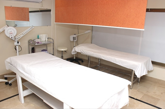 Party Makeup + Hair Style + Eye Lashes + Nail Color + Dupatta Setting by Avalon Beauty Lounge, Phase II DHA Lahore. 