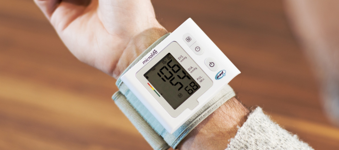 BP W3 COMFORT Wrist blood pressure monitor with Comfort+ inflation measurement with 1 Year Warranty