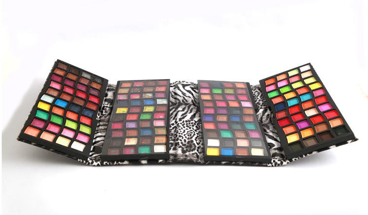 4 Steps 112 Colors Eye Shadow Kit In Just Rs. 1199 Exclusively by dealhub.pk (FREE DELIVERY NATIONWIDE) 