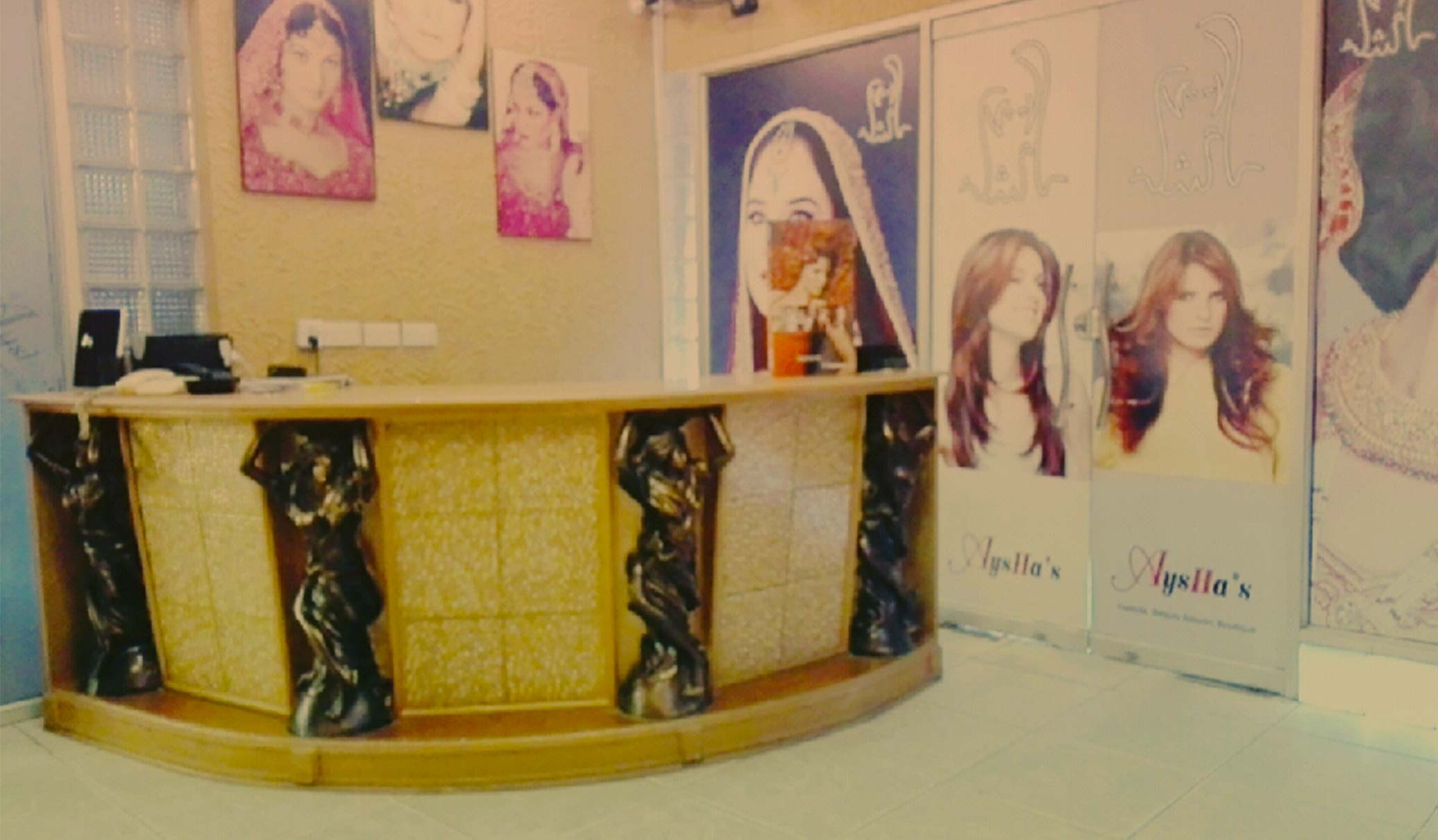 Ayesha's Salon Offers: 86% off, Rs 1199 only for Whitening Facial + Haircut + Hair Shampoo + Whitening Manicure + Whitening Pedicure + Shoulders Massage + Eyebrows & Upper Lip Threading at Ayesha's Salon & Spa Garden Town Lahore.